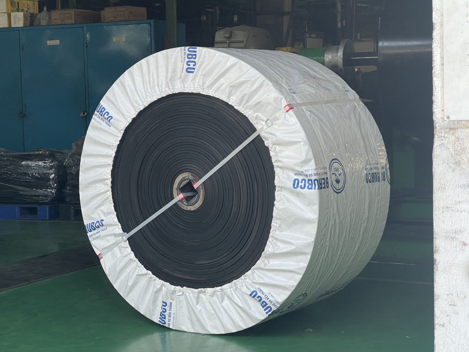 Băng tải cao su lõi vải kháng mài mòn nhẹ