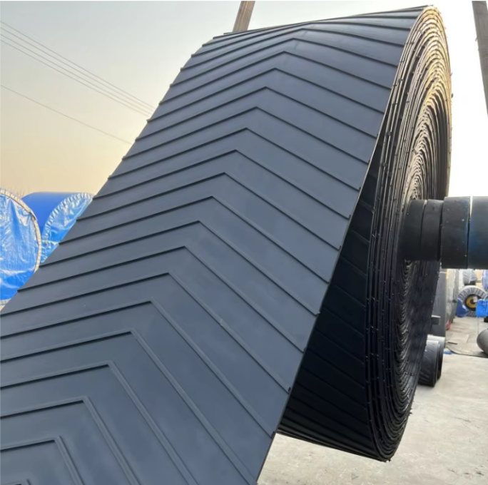 Đặc điểm băng tải gân cao su