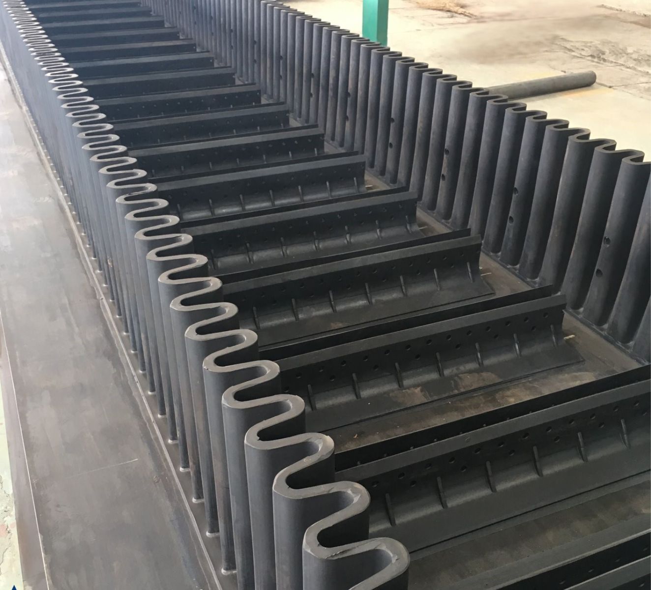 Cấu tạo băng tải tai bèo