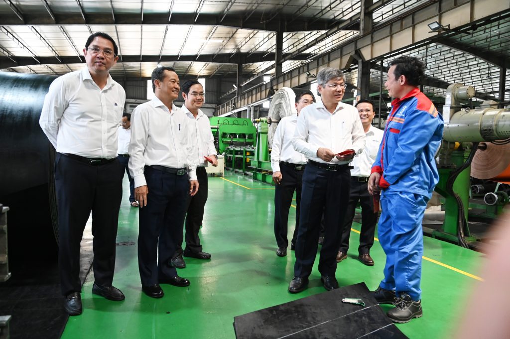 Lãnh đạo VRG thăm và làm việc tại các đơn vị sản xuất công nghiệp